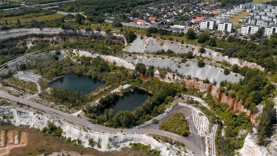 Drönarbild av Limhamns kalkbrott i Malmö, Keep It Visual