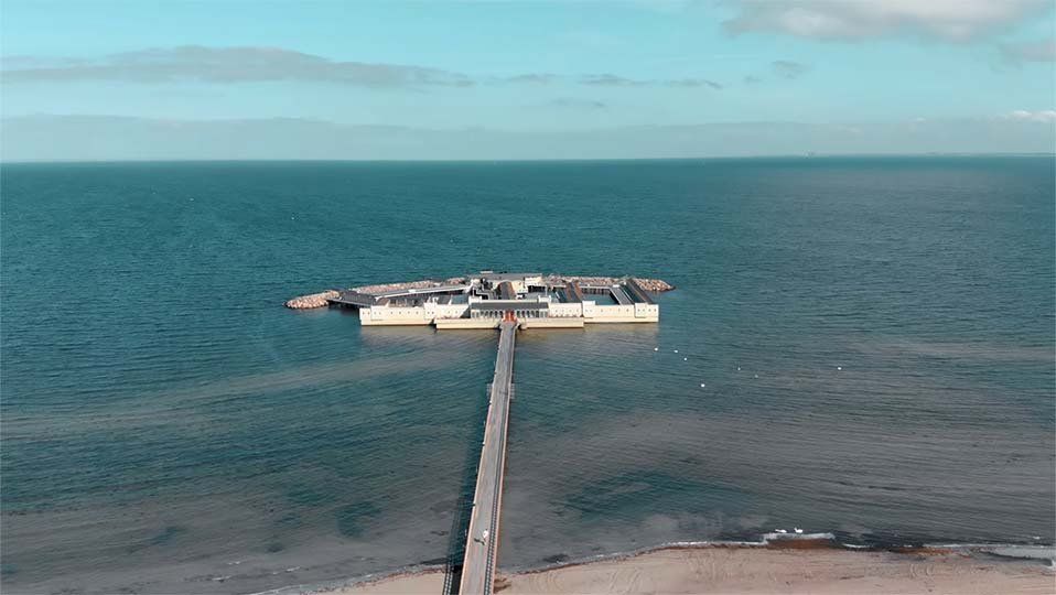 Drönarbild av Ribersborgs kallbadhus i Malmö, Keep It Visual