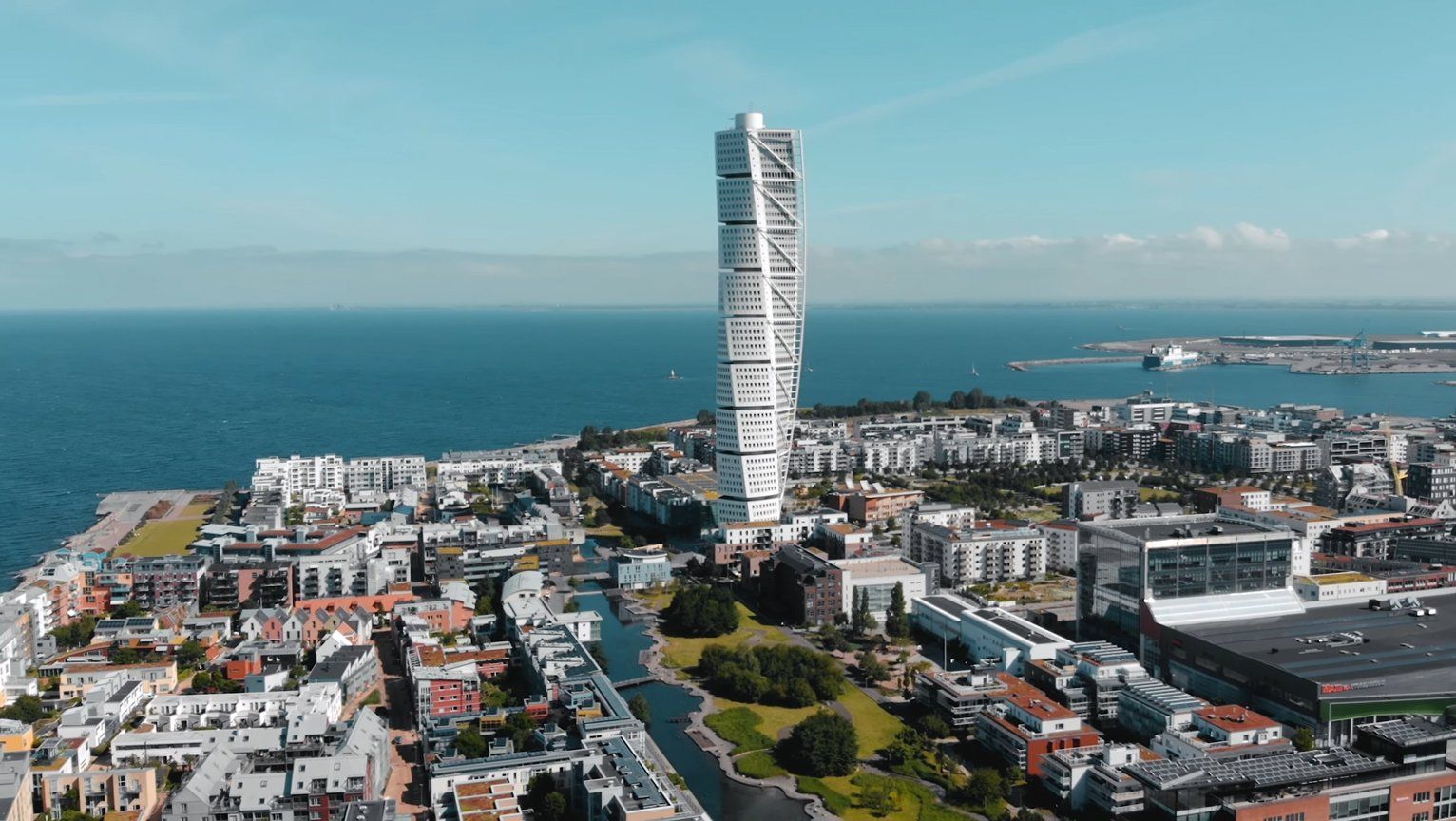 Drönarbild av Turning Torso i Malmö, Keep It Visual
