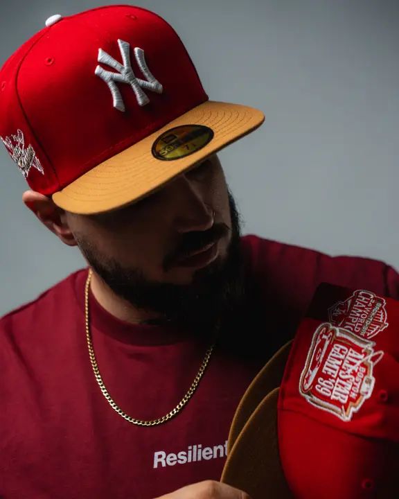 Livsstilsfoto av person i New Era Yankees-keps, Keep It Visual